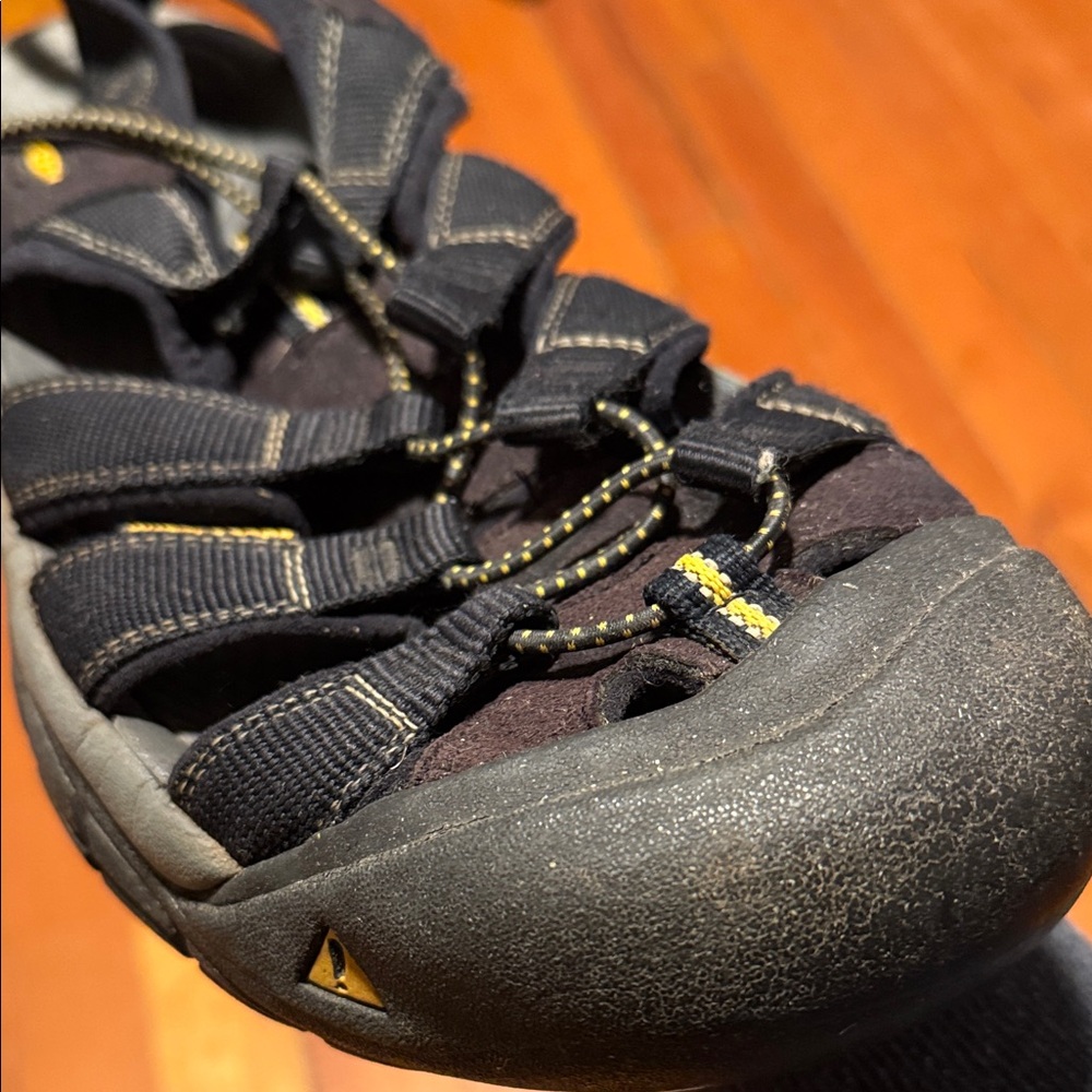KEEN mountain slippers - Picture 3 of 4